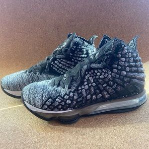 Nike LeBron 17
